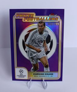 Zinédine Zidane (Real Madrid, Francúzsko) – Prized Footballers Purple Refractor – 2024-25 Topps Finest UEFA Club Competitions #260/299 – Obrázok 5