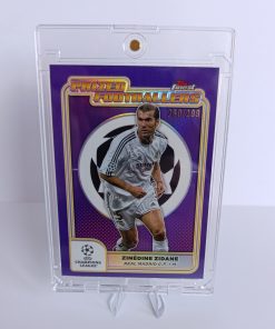 Zinédine Zidane (Real Madrid, Francúzsko) – Prized Footballers Purple Refractor – 2024-25 Topps Finest UEFA Club Competitions #260/299 – Obrázok 6