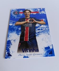 Vitinha (Paris Saint-Germain, Portugalsko) – Blue Parallel – Topps PSG Official Club Product #51/99 – Obrázok 3