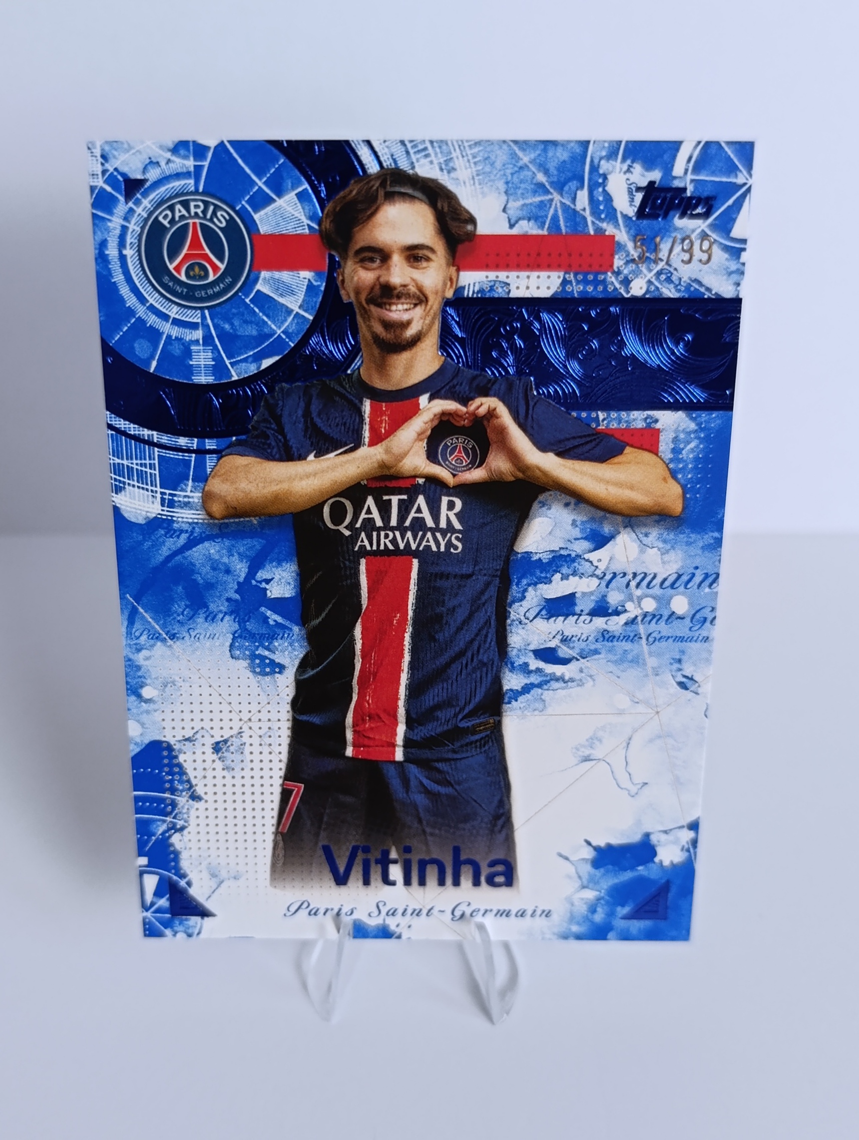Vitinha (Paris Saint-Germain, Portugalsko) – Blue Parallel – Topps PSG Official Club Product #51/99 – Obrázok 5