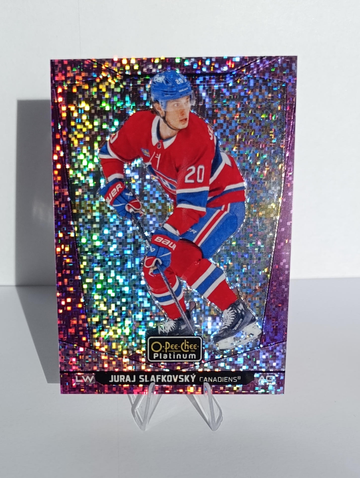 Juraj Slafkovský (Montreal Canadiens, Slovensko) – Violet Pixels – 2024-25 O-Pee-Chee Platinum #274/299 – Obrázok 3