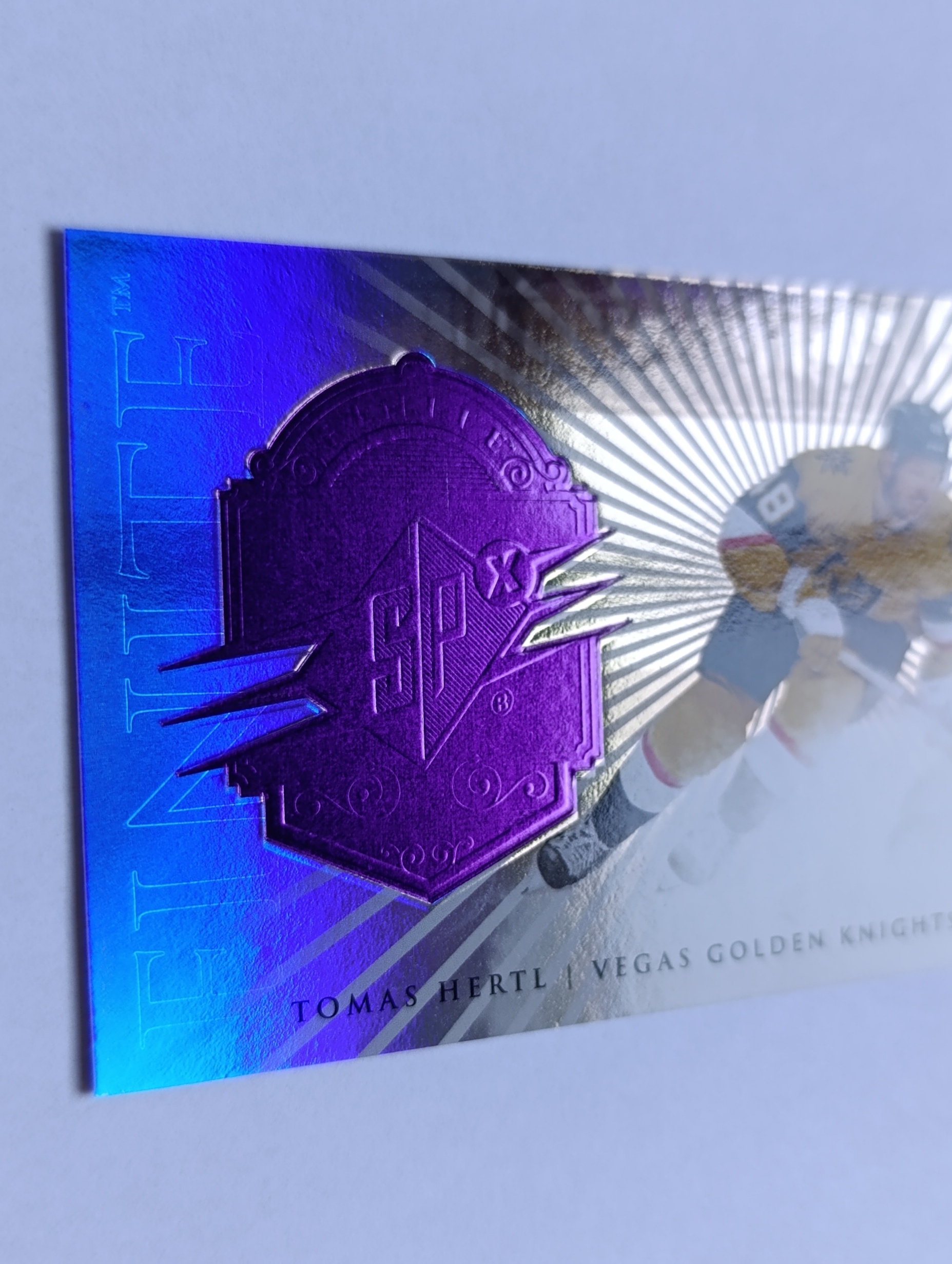 Tomáš Hertl (Vegas Golden Knights, Česko) – Finite Purple – 2024-25 SPx #68/99 – Obrázok 2