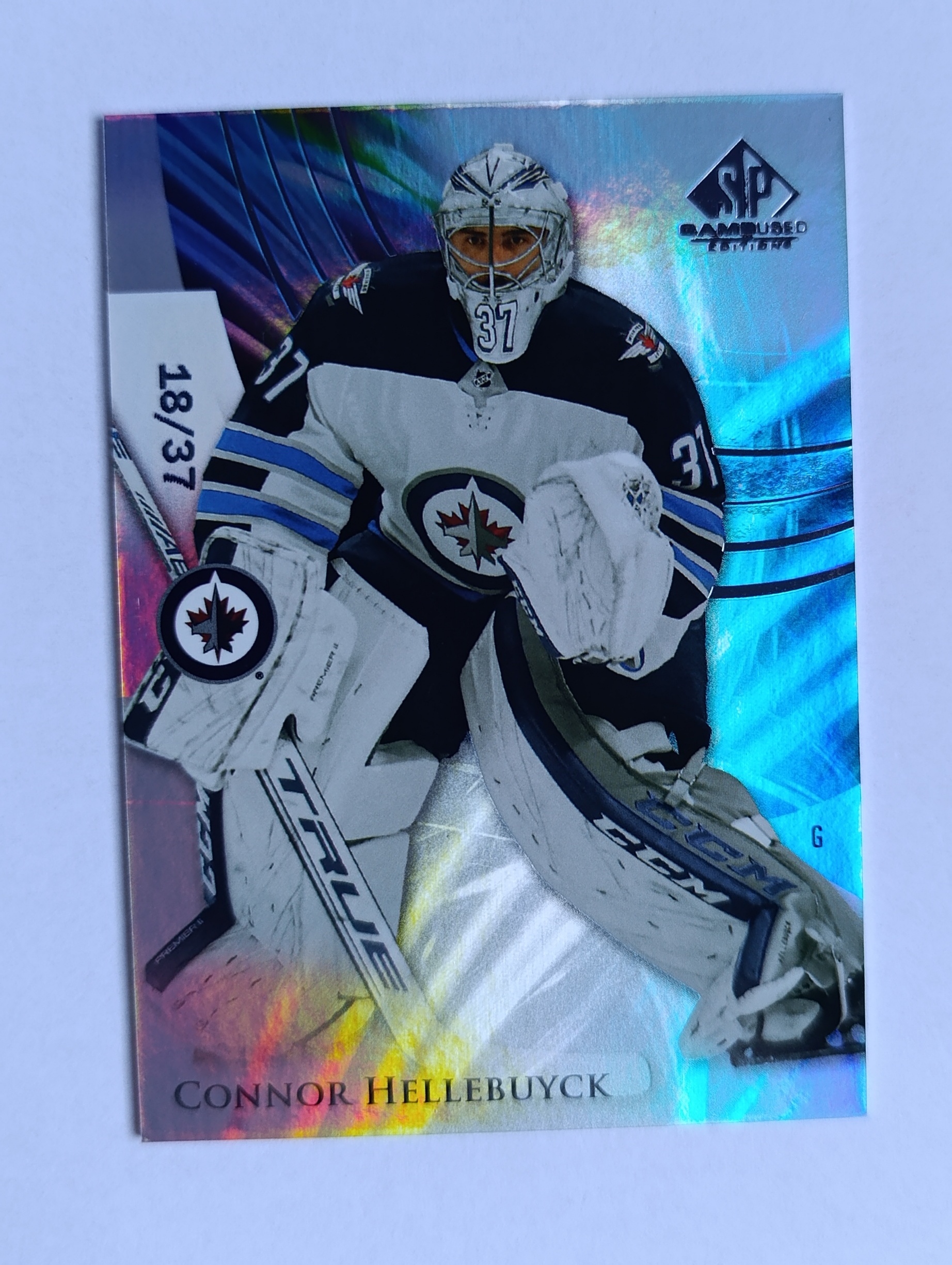 Hellebuyck hokejove karticky