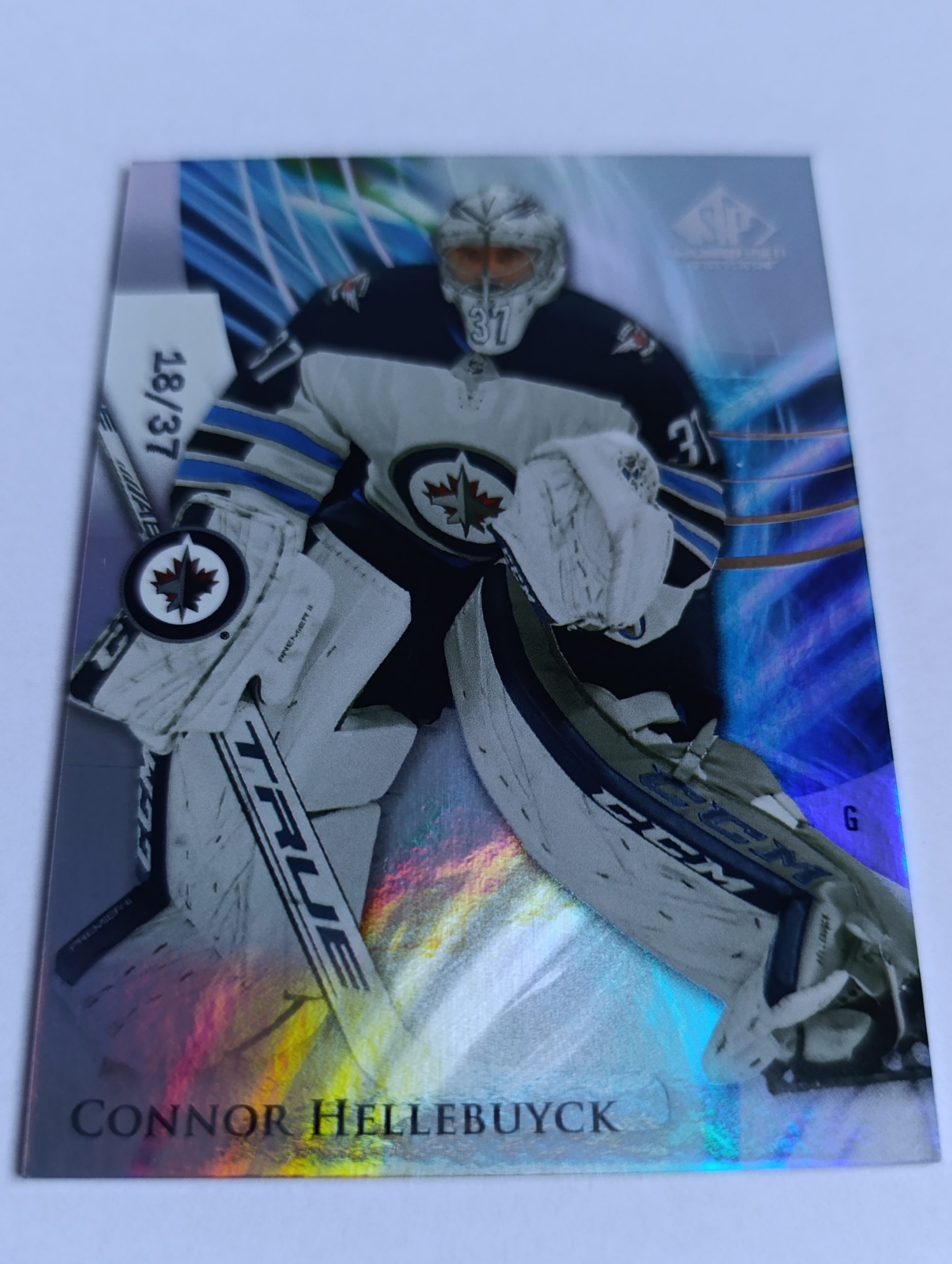 Connor Hellebuyck (Winnipeg Jets, USA) – 2020-21 Upper Deck SP Game Used #18/37 – Obrázok 3