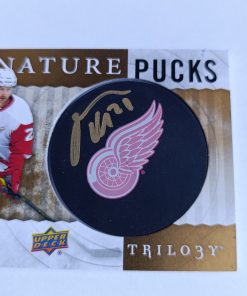 Tomáš Tatar (Detroit Red Wings, Slovensko) – Signature Pucks Autograph – Primary Logo – 2014-15 Upper Deck Trilogy – Obrázok 2