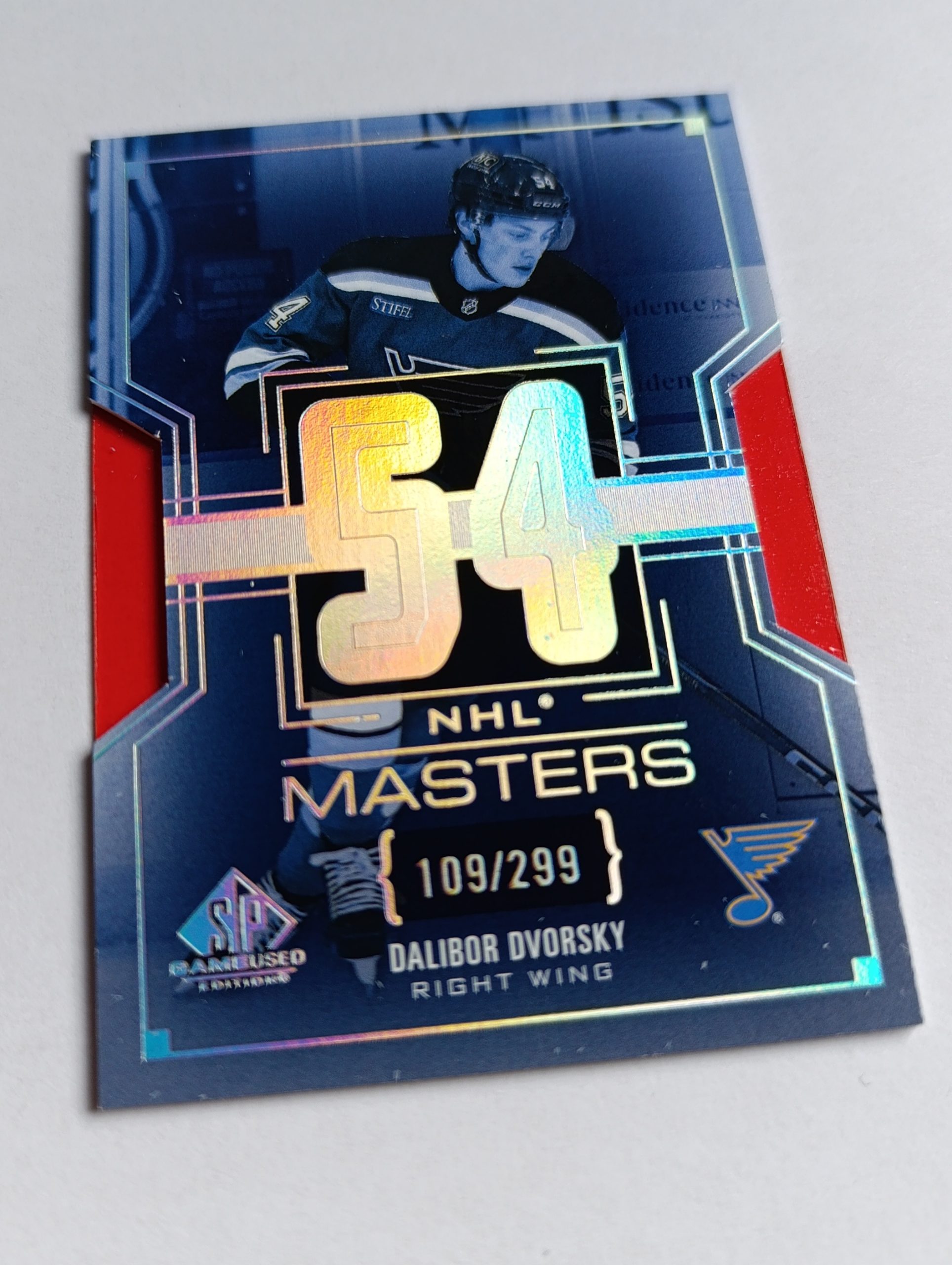 Dalibor Dvorský (St. Louis Blues, Slovensko) – 2025-26 Upper Deck SP Game Used NHL Masters #109/299 – Obrázok 2