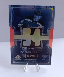 Dalibor Dvorský (St. Louis Blues, Slovensko) – 2025-26 Upper Deck SP Game Used NHL Masters #109/299 – Obrázok 4